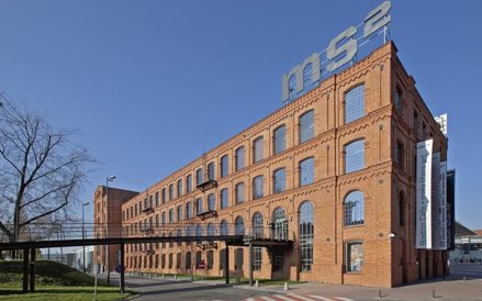 Manufaktura – budynek dawnych tkalni – tu mieści się kolekcja XX i XXI wieku