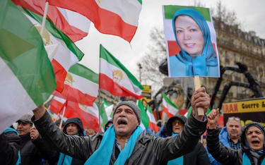 8 lutego demonstracja opozycji irańskiej odbyła się w Paryżu. 13 lutego podobnie ma być w Warszawie