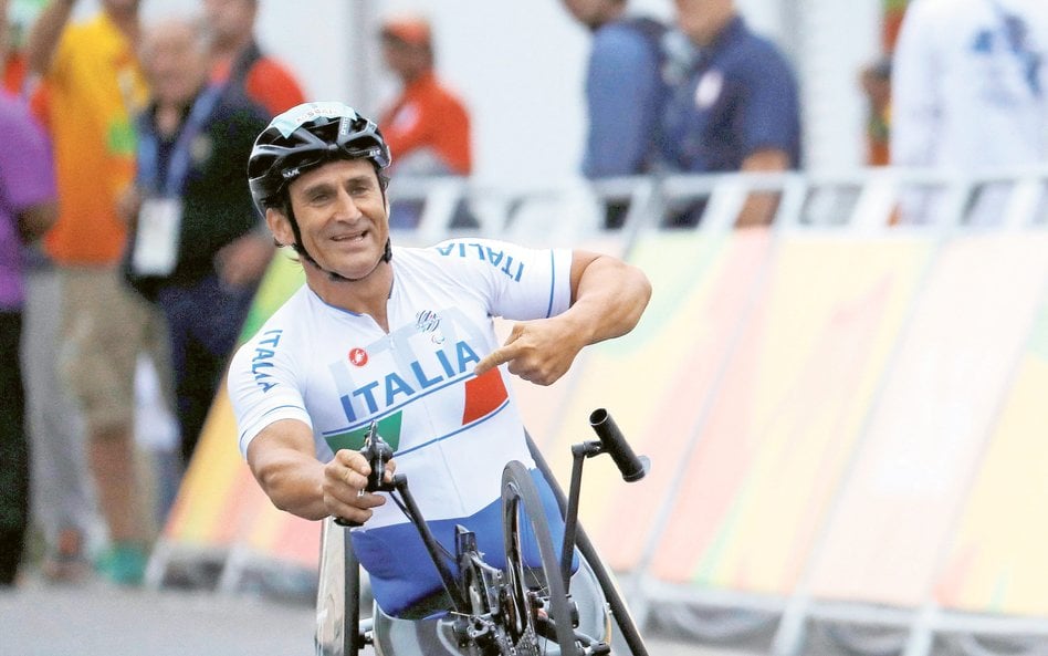Alex Zanardi po wypadku w 2001 r. wrócił do sportu i zdobył cztery złote medale na igrzyskach parali