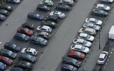 Litwini oplotą Polskę siecią parkingów