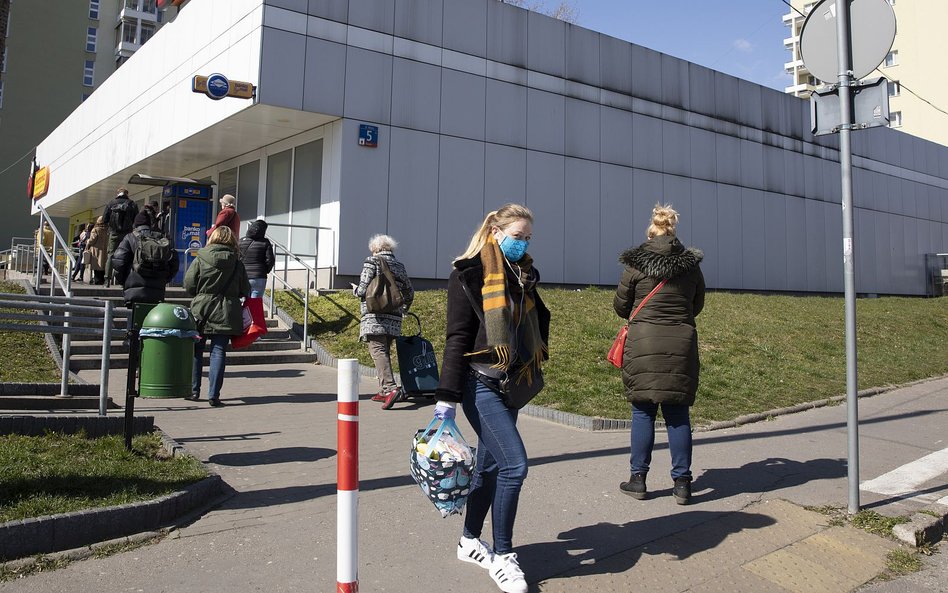 Sondaż: Większość Polaków popiera obostrzenia, w tym lokalne lockdowny