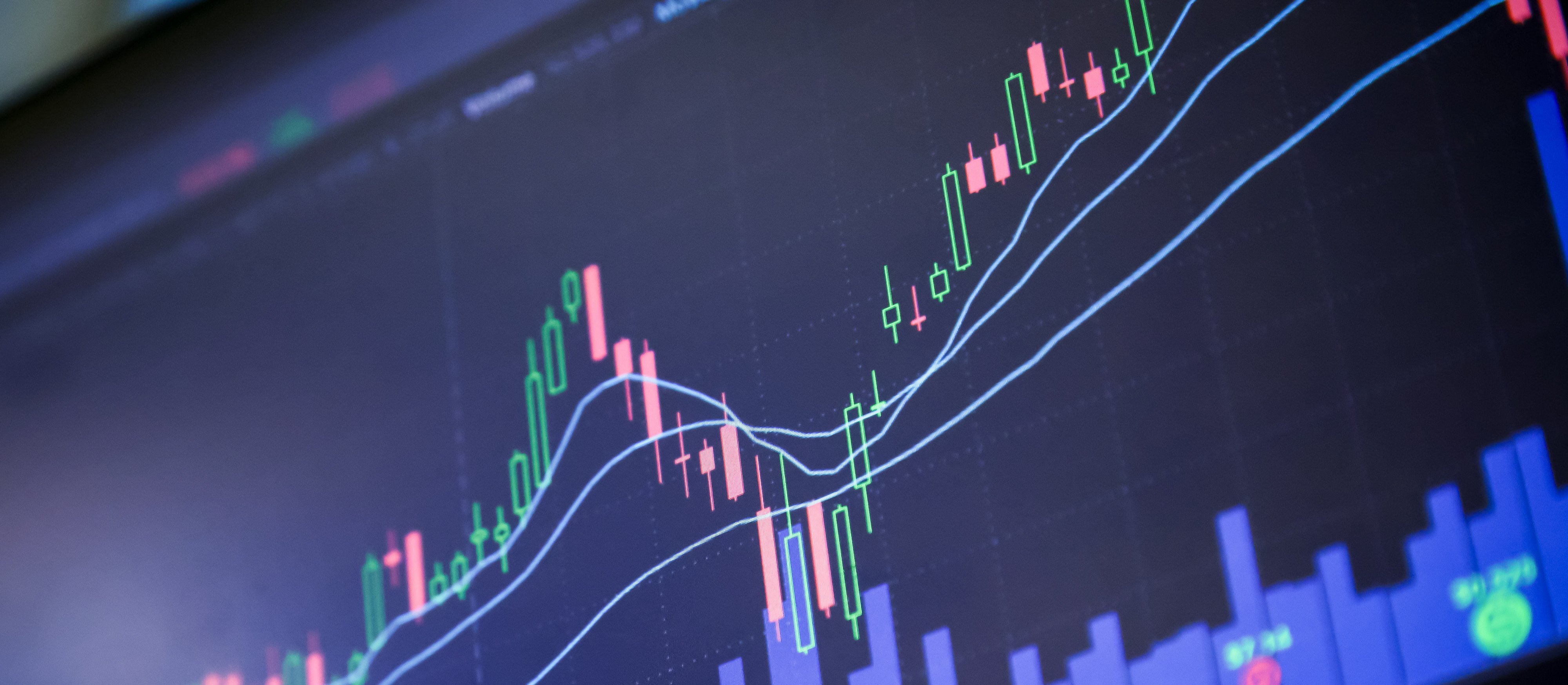 Rynkiem miota, ale pociąg jeszcze trzyma się torów