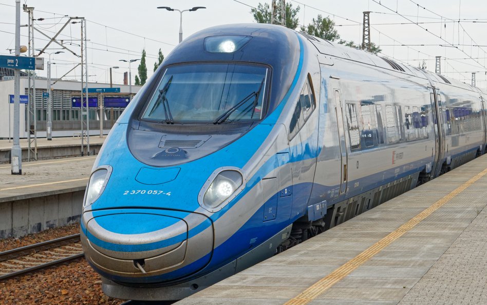 W porównaniu do I połowy 2024 roku, w I połowie 2025 roku PKP Intercity S.A. w relacji Białystok – W