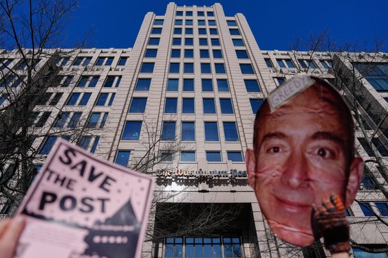 Pracownicy „The Washington Post” protestuja przed redakcją dziennika przeciwko zwolnieniom dziennika