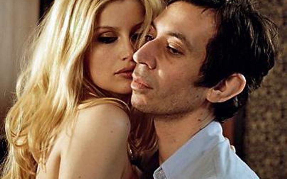 Eric Elmosnino (Gainsbourg) i Laetitia Casta (Bardot) w filmie Joanna Sfara. Od piątku na naszych ek