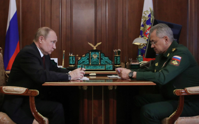 Prezydent Rosji Władimir Putin i minister obrony tego kraju Siergiej Szojgu