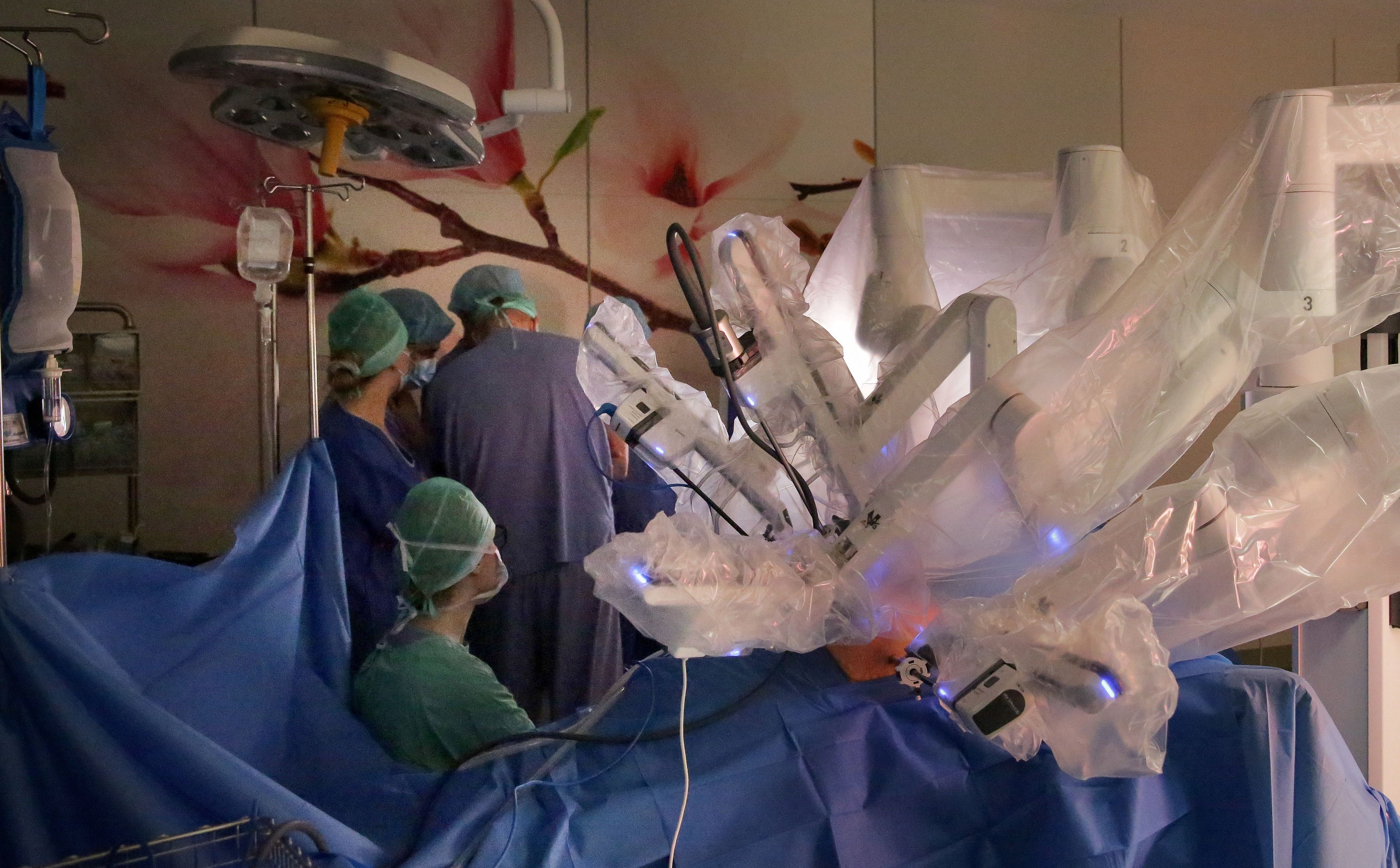 Operowana robotem da Vinci zmarła. Prawnicy tłumaczą, czym jest eksperyment medyczny