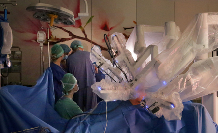 Operowana robotem da Vinci zmarła. Prawnicy tłumaczą, czym jest eksperyment medyczny