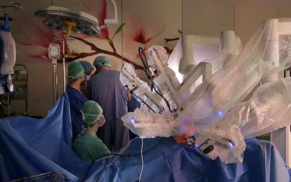 Operowana robotem da Vinci zmarła. Prawnicy tłumaczą, czym jest eksperyment medyczny