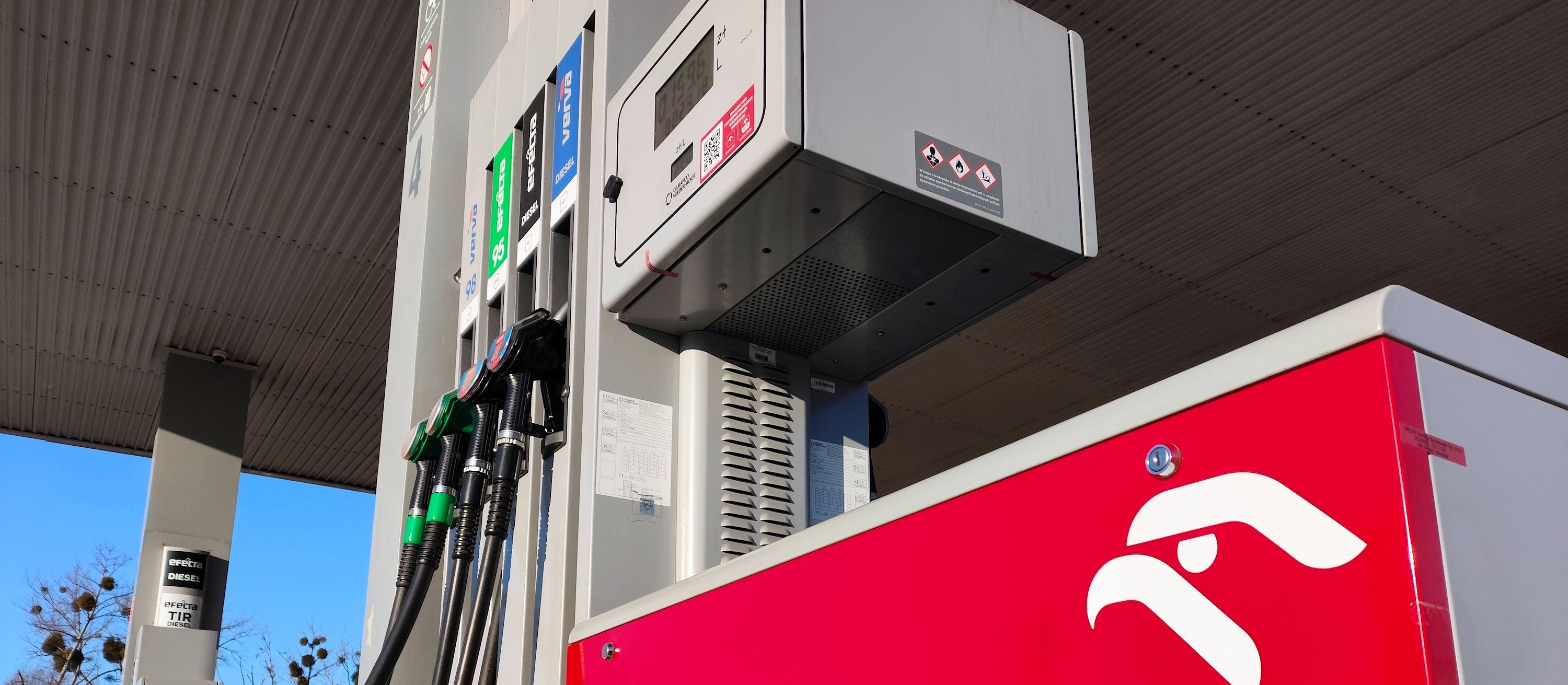 Правительство объявило максимальные цены на топливо на вторник. Разница до 5,5 фунтов стерлингов за бак