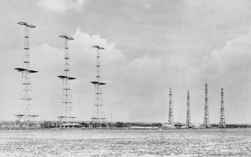 Stacja radarowa brytyjskiego systemu Chain Home w RAF Poling. West Sussex, 1945 r.