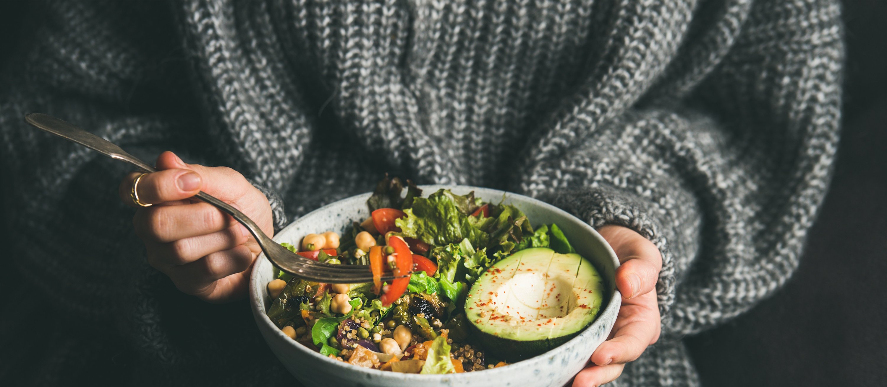 Wegetarianie kontra mięsożercy. Naukowcy sprawdzili, kto ma większą szansę dożyć 100 lat