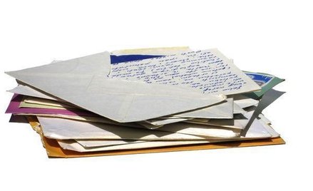 Pracownicy dostarczają przesyłki mieszkańcom miasta w ramach umów zlecenia za 3 zł brutto