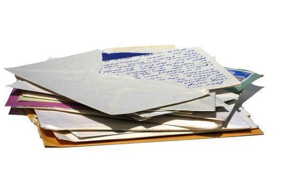 Pracownicy dostarczają przesyłki mieszkańcom miasta w ramach umów zlecenia za 3 zł brutto