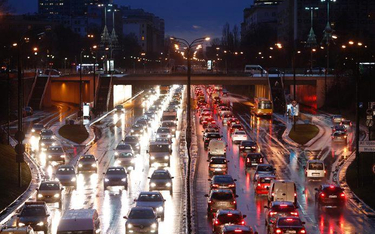 Coraz więcej aut na drogach ma nieodpowiednie światła