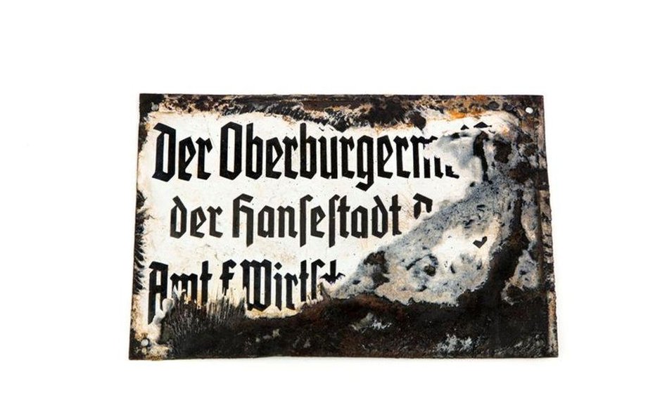 Tablica z przestrzelinami z Gdańska