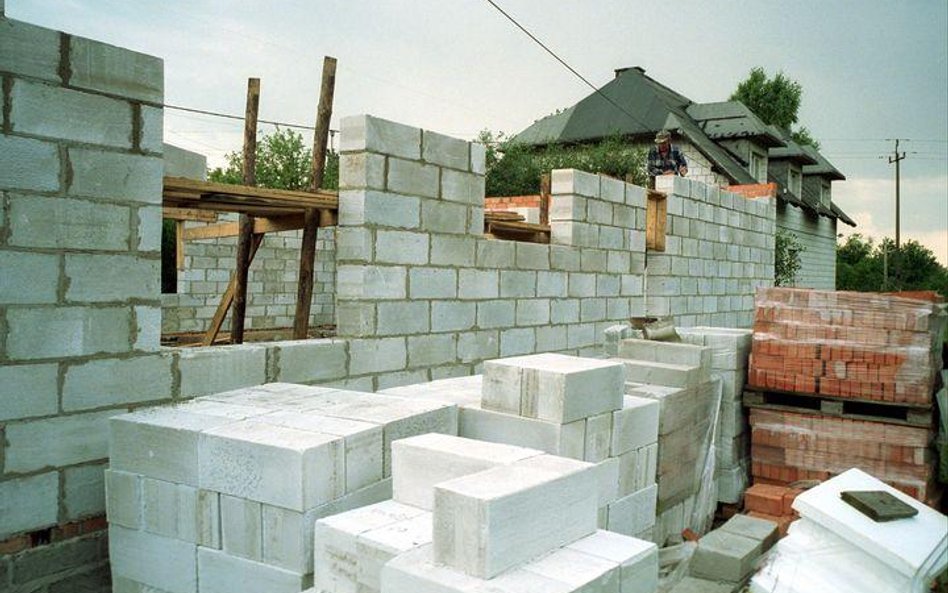 Zwłoka w wydaniu pozwolenia na budowę i sankcje dla urzędnika