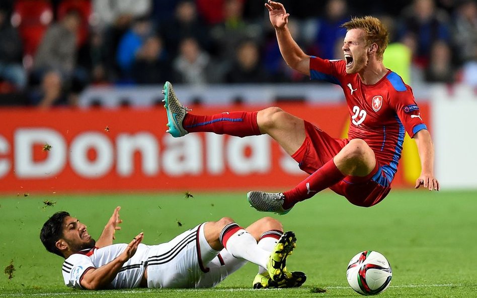 23 czerwca 2015, Praga, Czechy. Mecz gospodarzy z Niemcami. Tomas Kalas i Emre Can podczas finału do