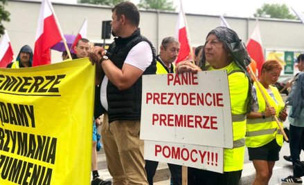 Armatorzy rybołówstwa rekreacyjnego, wspierani przez rolników z AgroUnii, blokują wjazd i wyjazd na 