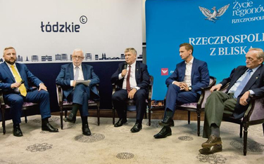 Uczestnicy debaty: Michał Niewiadomski, „Rzeczpospolita”; prof. Jerzy Stępień, prezes Trybunału Kons