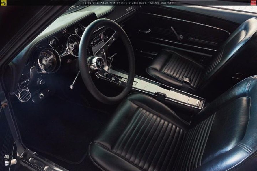 Widać, ile pracy i serca włożono w remont tego wspaniałego klasyka. Zasiąść za tym kółkiem, poczuć s