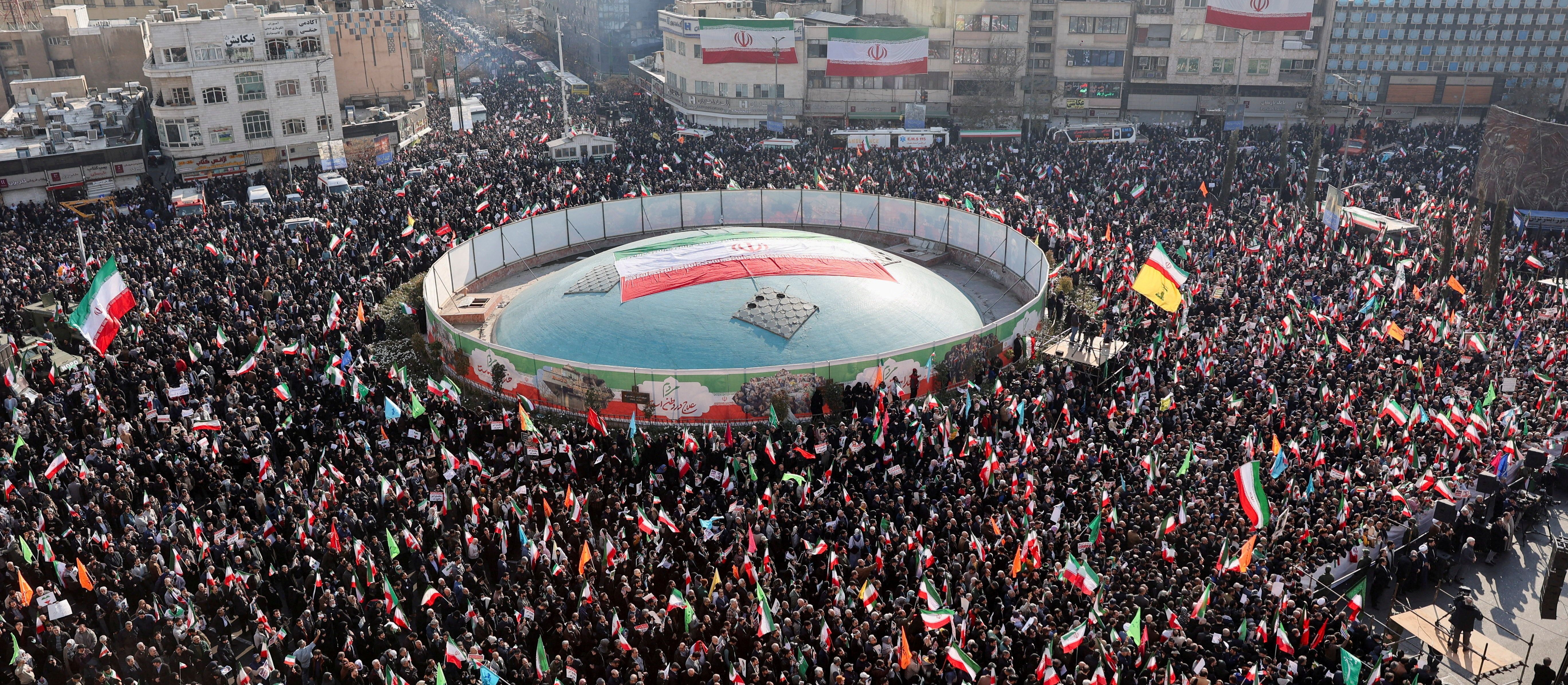 Donald Trump będzie karał cłami za robienie interesów z Iranem