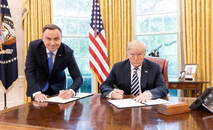 Andrzej Duda i Donald Trump podpisują deklarację o współpracy
