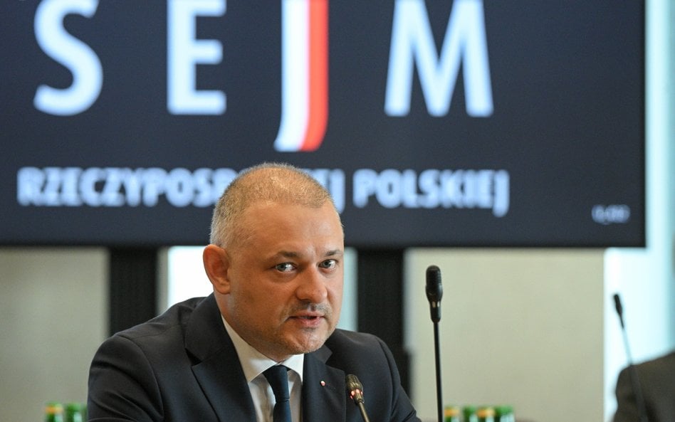 Przewodniczący Rady Mediów Narodowych Wojciech Król na posiedzeniu Komisji Regulaminowej, Spraw Pose
