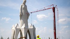 Pomysłodawcą i fundatorem przedsięwzięcia jest przedsiębiorca Roman Karkosik wraz z żoną Grażyną