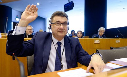 Zatrzaśnięty europoseł PiS kopał w drzwi. "W akcie totalnej bezsilności"