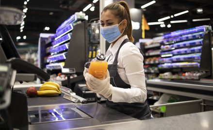 Ograniczenia w pandemii wzmocniły sklepy spożywcze na świecie