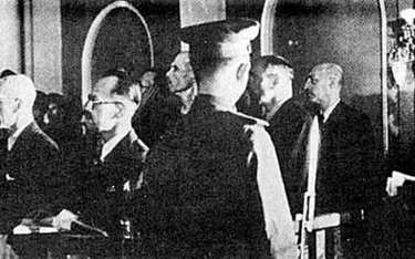 Porwani przez NKWD przywódcy Polski Podziemnej na ławie oskarżonych podczas procesu przeprowadzonego