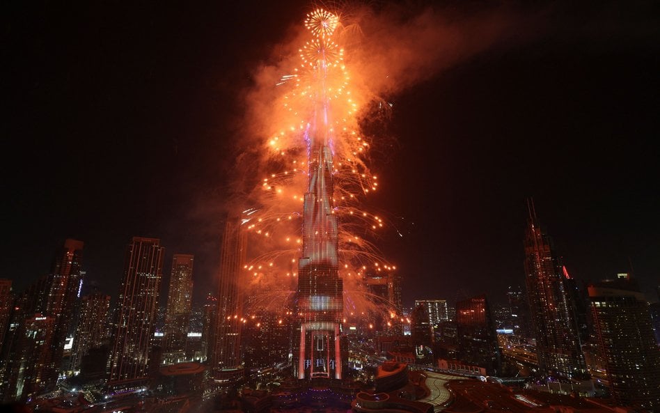 Burdż Chalifa, Dubaj. Sztuczne ognie wokół najwyższego budynku na świecie