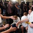 Iwona Hartwich i Lech Wałęsa w czasie poniedziałkowej wizyty byłego prezydenta u protestujących w Se
