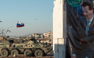Rosyjskie wozy pancerne pod portretem prezydenta Asada w prowincji Homs