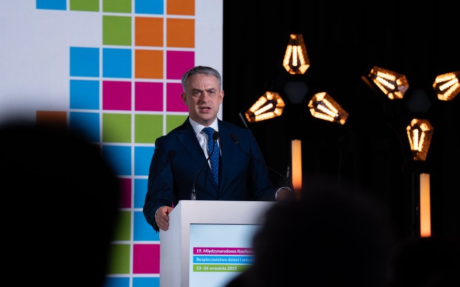 Krzysztof Gawkowski, wicepremier i minister cyfryzacji, wskazywał na różne zagrożenia dla młodych w 