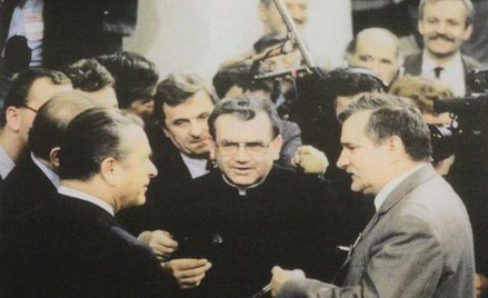 Czesław Kiszczak, bp Alojzy Orszulik, Lech Wałęsa – zdjęcie znalezione w domu gen. Kiszczaka