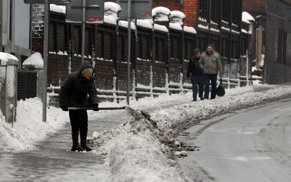 Sąd w Łodzi: 322 tys. zł za poślizgnięcie się na chodniku