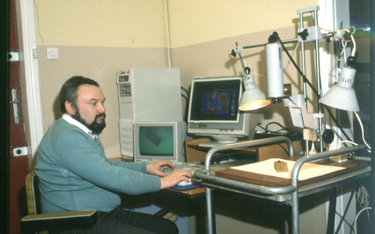 Autor w 1986 r. w laboratorium przy CESARO – pierwszym polskim systemie przetwarzania obrazów