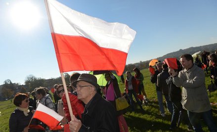 Ministerstwo kultury chce zmienić czerwień na polskiej fladze