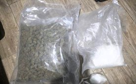 Wśród zabezpieczonych środków znalazła się amfetamina oraz susz roślinny.