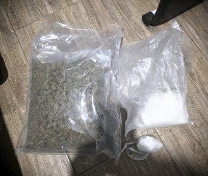 Wśród zabezpieczonych środków znalazła się amfetamina oraz susz roślinny.