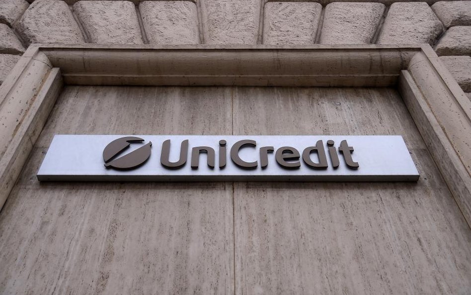Wyjątkowo duże obroty akcjami UniCreditu