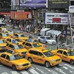 Godzina szczytu z mnóstwem taksówek na Times Square w Midtown, Nowy Jork, Manhattan