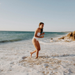 Zaskocz na plaży — najnowsze trendy w bikini, które warto znać