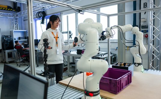 Proces uczenia robotów polega na naśladowaniu.