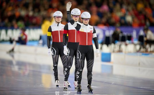 Andżelika Wójcik, Iga Wojtasik i Karolina Bosiek zdobyły w Calgary brązowy medal