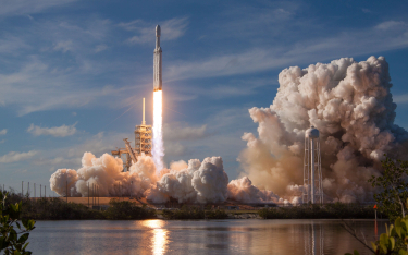 Sukces SpaceX: pierwszy komercyjny start w kosmos