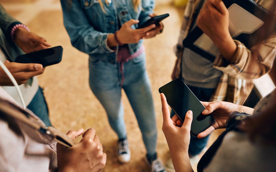 Wygenerowali nagie zdjęcie koleżanki przy użyciu AI. Prezes UODO interweniuje u Waldemara Żurka