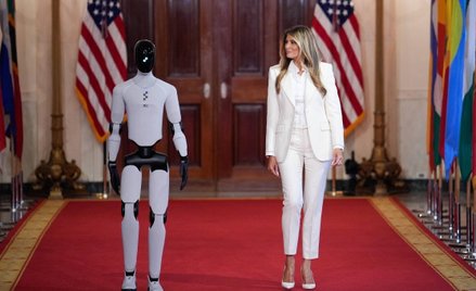 Pierwsza dama USA Melania Trump w towarzystwie robota na szczycie koalicji „Fostering the Future Tog